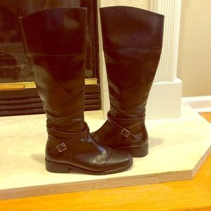 Black Leather Boots Size 7 1/2.. Great condition